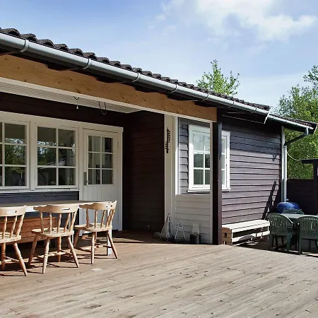 Two-bedroom Holiday In 5 Højby
