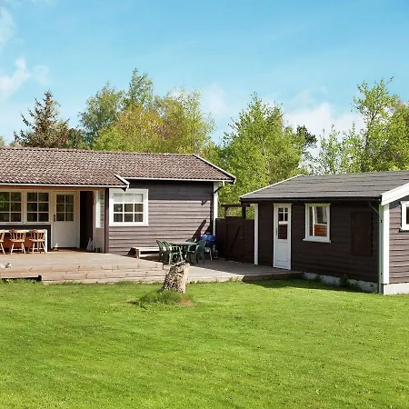 Two-bedroom Holiday In 5 펜션 Højby