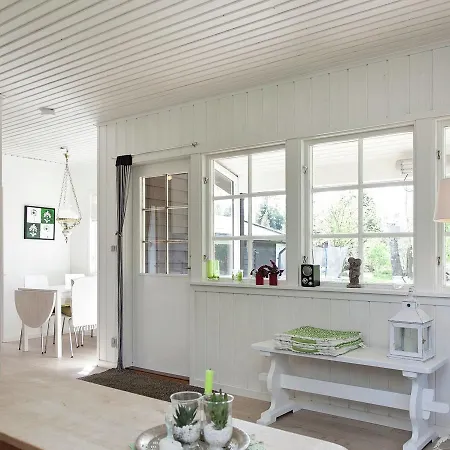 Two-bedroom Holiday In 5 * Højby